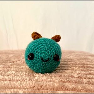 Mini crochet turtle bee